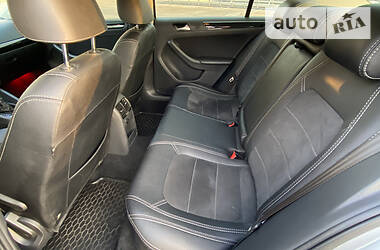 Седан Volkswagen Jetta 2016 в 