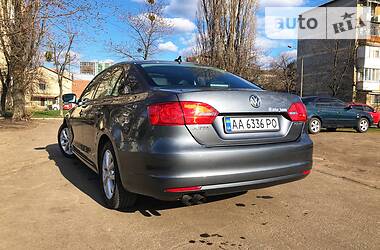Седан Volkswagen Jetta 2013 в 