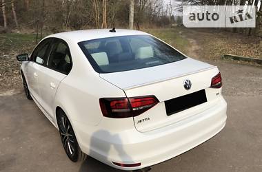 Седан Volkswagen Jetta 2016 в 