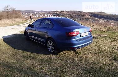 Седан Volkswagen Jetta 2015 в 
