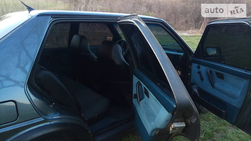 Хетчбек Volkswagen Jetta 1990 в П'ятихатках