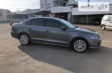 Седан Volkswagen Jetta 2016 в 