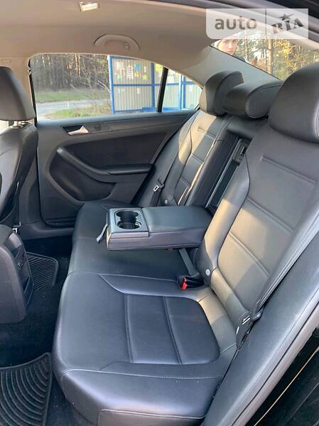 Седан Volkswagen Jetta 2013 в Києві