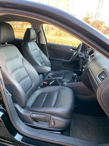 Седан Volkswagen Jetta 2013 в Києві