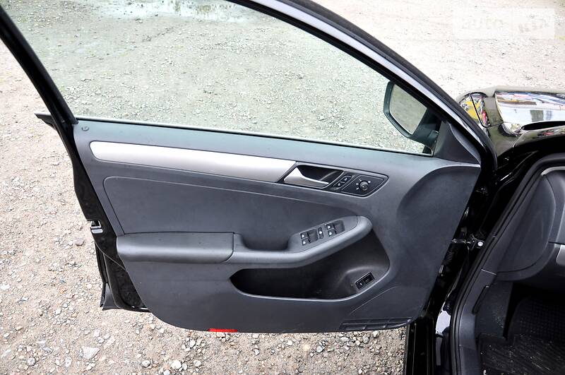 Седан Volkswagen Jetta 2017 в Львові
