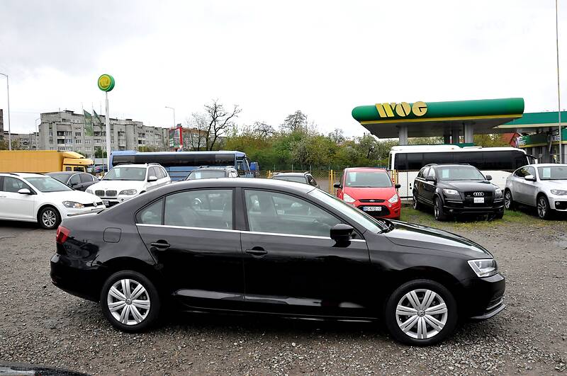Седан Volkswagen Jetta 2017 в Львові