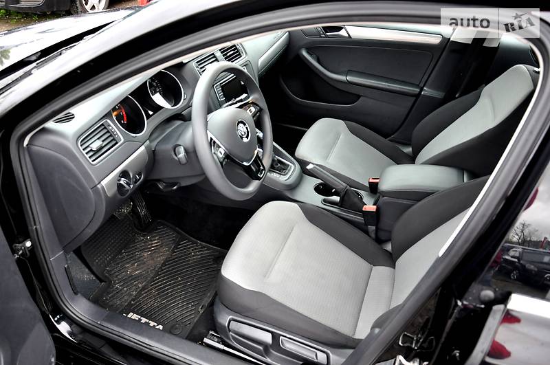 Седан Volkswagen Jetta 2017 в Львові