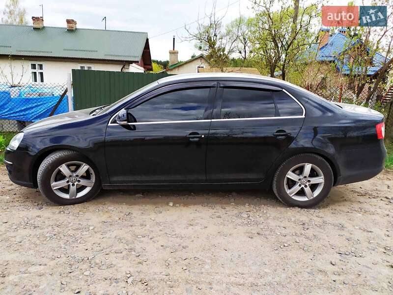Седан Volkswagen Jetta 2006 в Львове