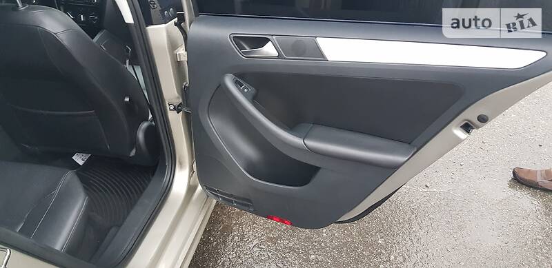 Седан Volkswagen Jetta 2012 в Києві
