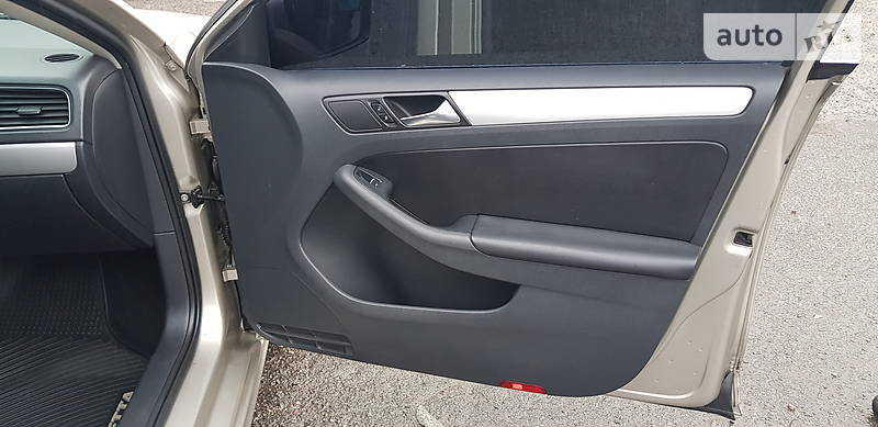Седан Volkswagen Jetta 2012 в Києві