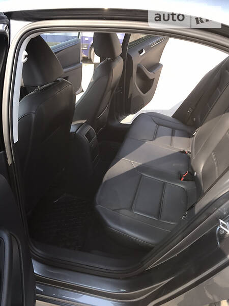Седан Volkswagen Jetta 2015 в Дніпрі