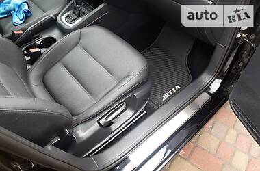 Седан Volkswagen Jetta 2011 в 