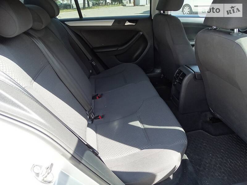 Седан Volkswagen Jetta 2012 в Дніпрі