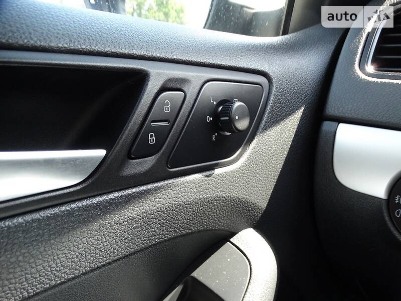 Седан Volkswagen Jetta 2012 в Дніпрі