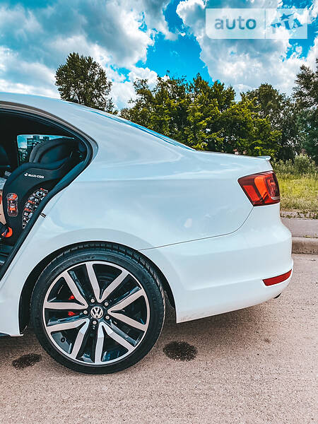 Седан Volkswagen Jetta 2014 в Києві