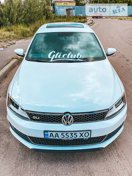 Седан Volkswagen Jetta 2014 в Києві