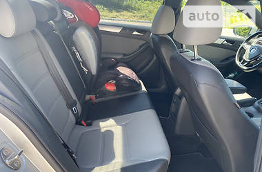 Седан Volkswagen Jetta 2016 в 