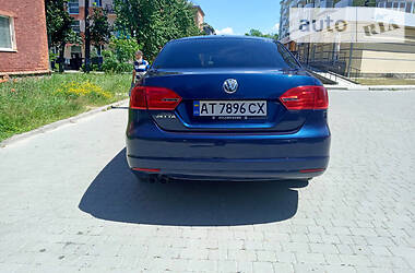 Седан Volkswagen Jetta 2011 в 