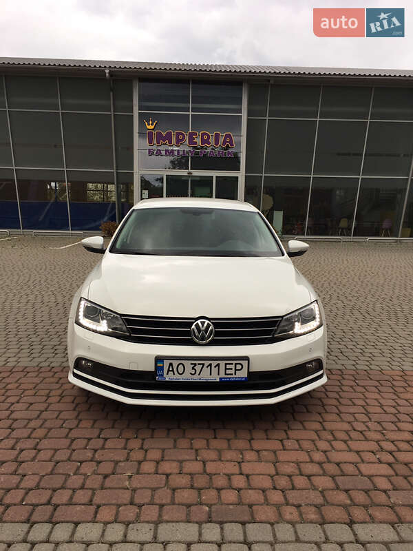 Седан Volkswagen Jetta 2016 в Ужгороде