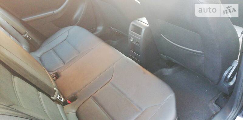 Седан Volkswagen Jetta 2012 в Мариуполе