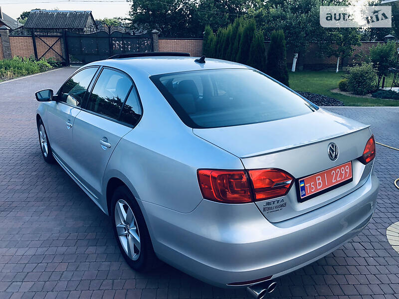 Седан Volkswagen Jetta 2011 в Луцьку
