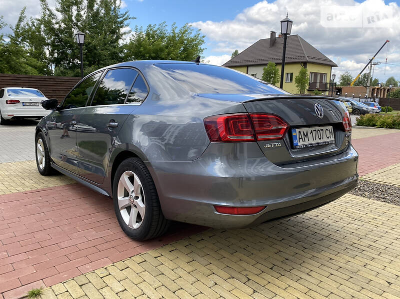 Седан Volkswagen Jetta 2013 в Києві