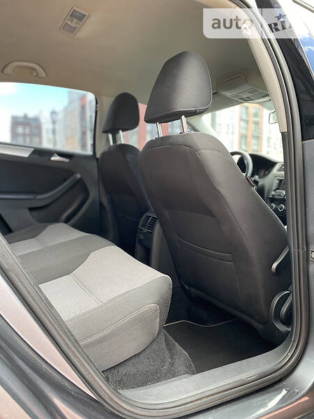 Седан Volkswagen Jetta 2013 в Києві