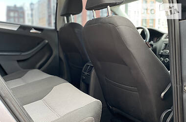 Седан Volkswagen Jetta 2013 в 