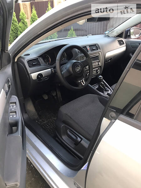 Седан Volkswagen Jetta 2012 в Ужгороді фото 14 Седан Volkswagen Jetta 2012 в Ужгороді