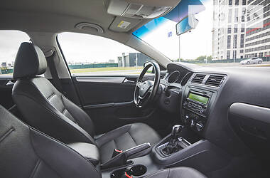 Седан Volkswagen Jetta 2015 в 