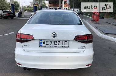 Седан Volkswagen Jetta 2017 в Днепре