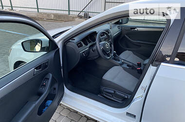 Седан Volkswagen Jetta 2017 в 
