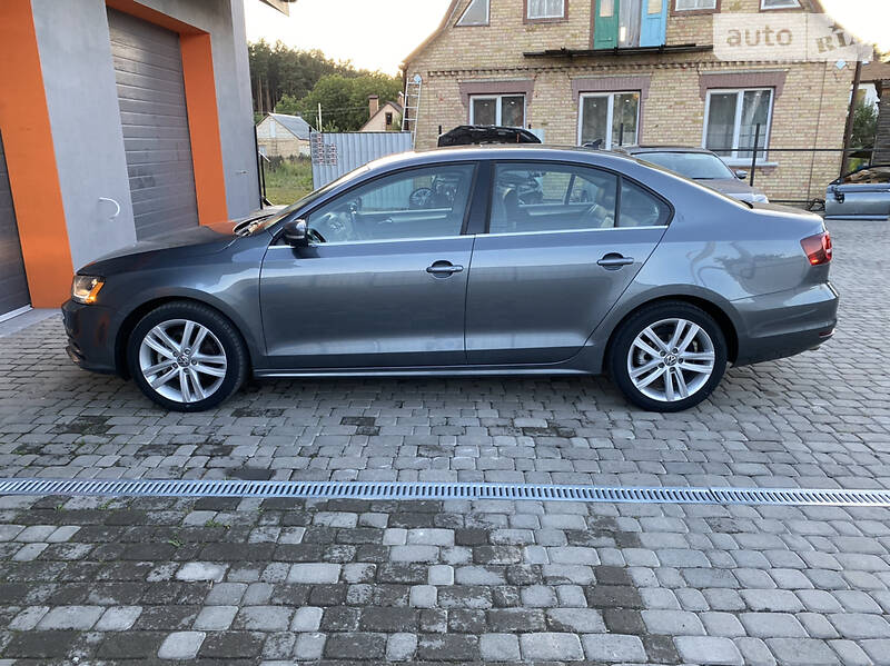 Седан Volkswagen Jetta 2016 в Києві