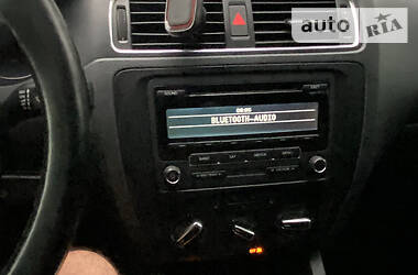 Седан Volkswagen Jetta 2011 в 