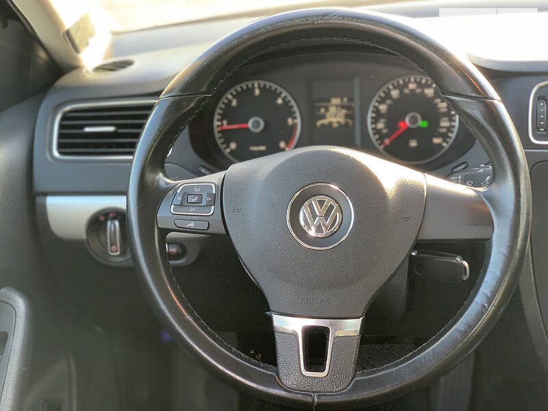 Седан Volkswagen Jetta 2012 в Днепре