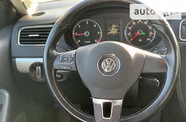 Седан Volkswagen Jetta 2012 в Дніпрі