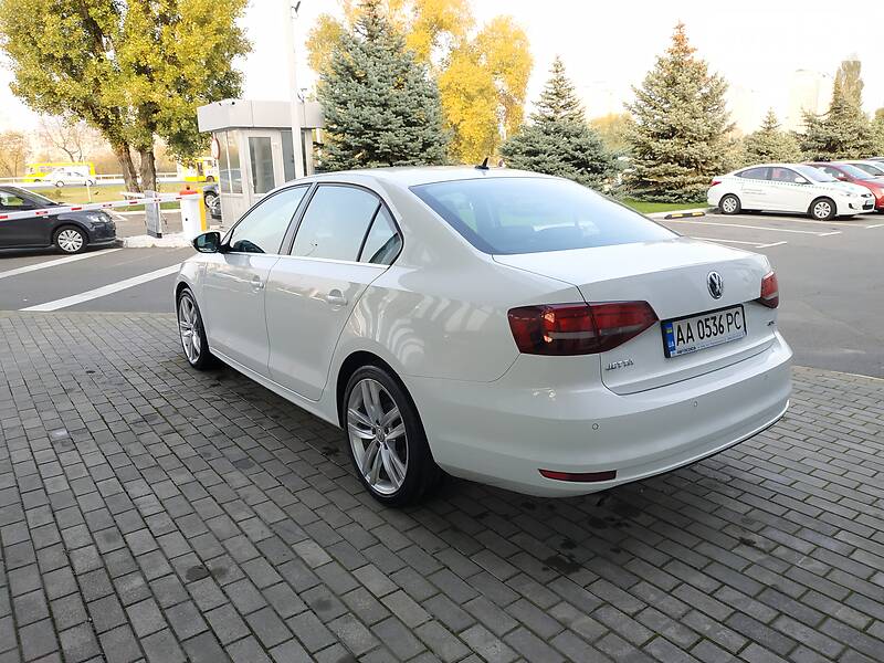 Седан Volkswagen Jetta 2016 в Києві