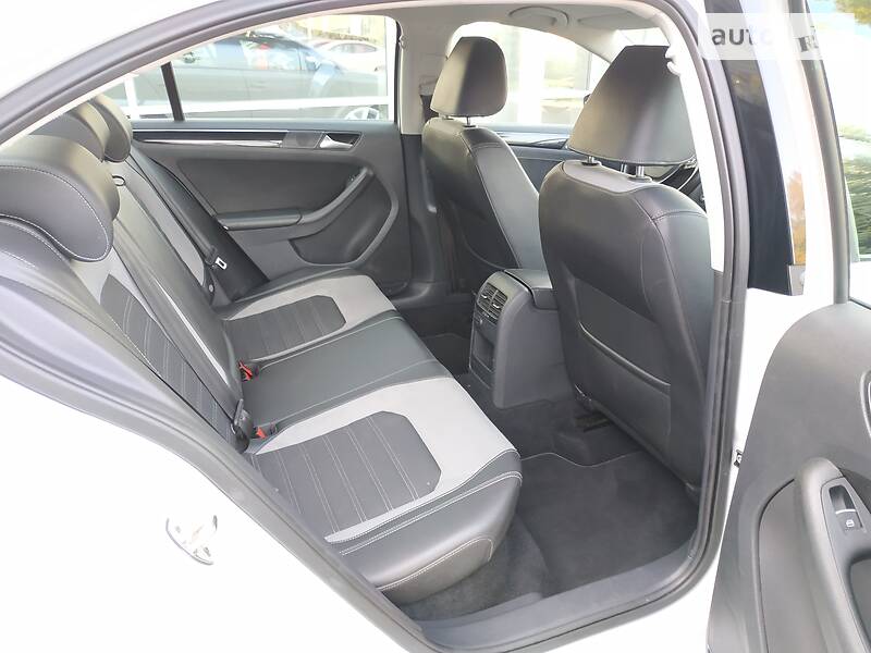 Седан Volkswagen Jetta 2016 в Києві