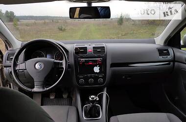 Седан Volkswagen Jetta 2006 в Радивиліві