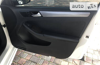 Седан Volkswagen Jetta 2013 в 
