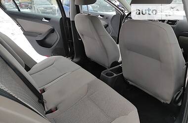 Седан Volkswagen Jetta 2011 в 