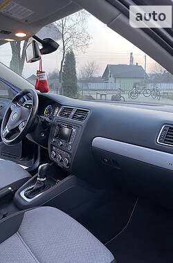 Седан Volkswagen Jetta 2014 в 