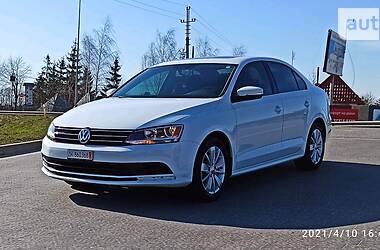 Седан Volkswagen Jetta 2015 в Стрые