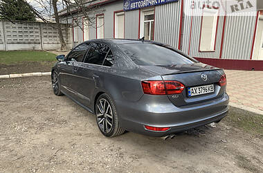 Седан Volkswagen Jetta 2013 в Мариуполе