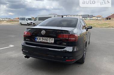 Седан Volkswagen Jetta 2016 в Киеве