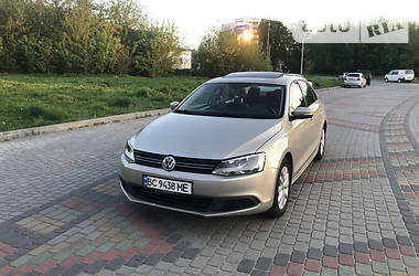 Седан Volkswagen Jetta 2012 в Львове