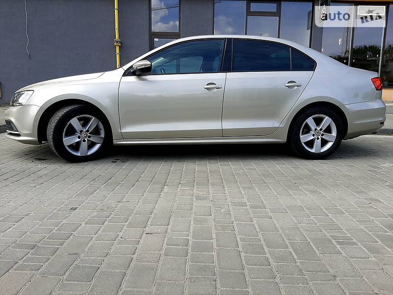 Седан Volkswagen Jetta 2015 в 
