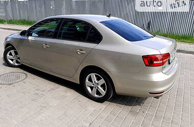 Седан Volkswagen Jetta 2015 в 