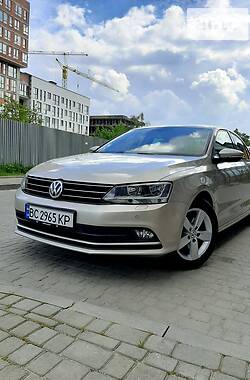 Седан Volkswagen Jetta 2015 в 