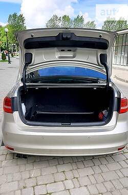 Седан Volkswagen Jetta 2015 в 